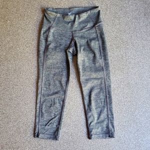 Old Navy Active striped cropped leggings in XS